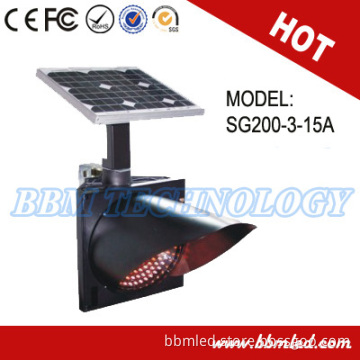 Environmentally-Friendly Solar LED Traffic Light with Solar Panel